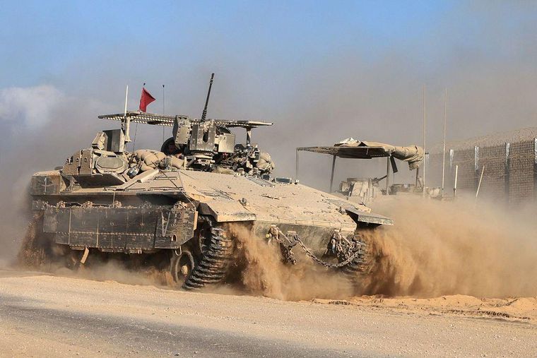 Un fuerte movimiento de tanques se ha visto en uno de los puntos fronterizos controlados por Israel en la Franja de Gaza.