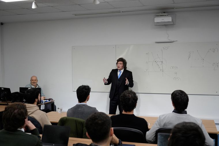 Javier Milei en la Universidad San Andrés (2)