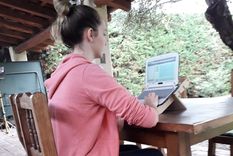 ¿horas frente a la pantalla? aqui unos consejos para cuidar la postura corporal