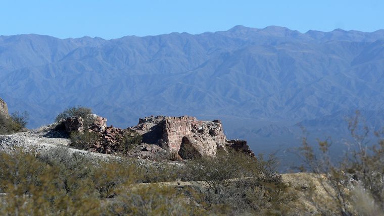 Hay ruinas que se mantienen en pie. Hay ruinas que se mantienen en pie.