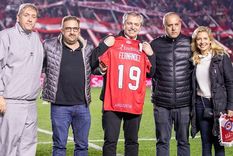 Alberto Fernández con la dirigencia de Argentinos Juniors. Foto: @AAAJOficial