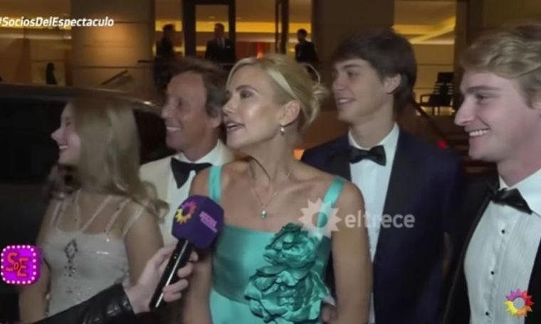 Los hijos de Valeria Mazza la mandaron al frente La modelo se mostró en familia Foto: Captura de TV