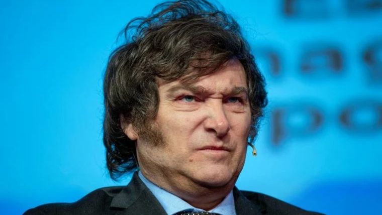 Javier Milei volvió a atacar a la prensa por X.