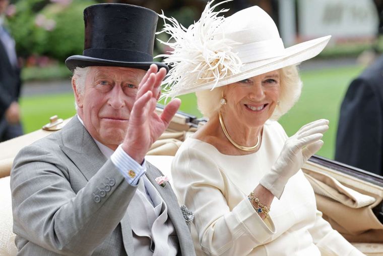 Carlos III y Camilla Parker Bowles