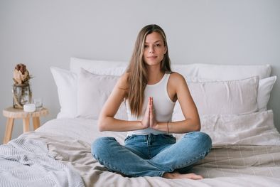 MDZol |  Los movimientos realizados en la práctica se coordinan con nuestra respiración, logrando tomar plena consciencia de nuestro cuerpo, junto a cada inhalación y exhalación que realizamos. Foto: Shutterstock