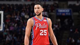 Ben Simmons es un jugador de baloncesto australiano que forma parte de la plantilla de los Brooklyn Nets de la NBA. Foto: NBA  - https://cdn.nba.com/manage/2020/02/ben-simmons-red-jersey-forlorn-iso-scaled.jpg