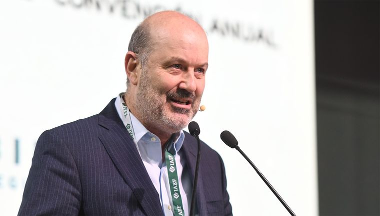 Sturzenegger criticó a Kicillof por el uso de los fondos provinciales. Foto: Santiago Tagua/MDZ