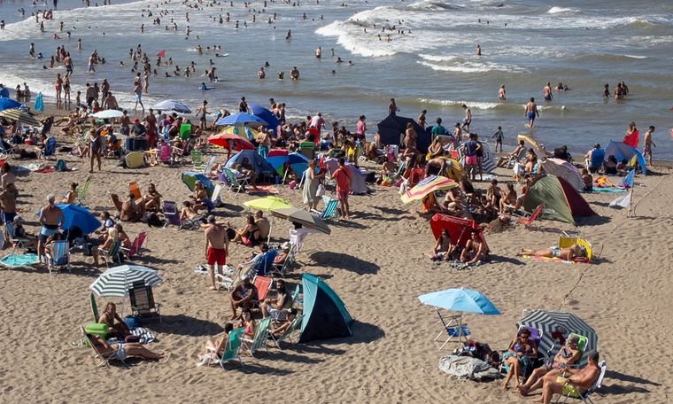 Pese ala crisis económica, muchos argentinos siguen pensando en viajar en este fin de semana largo Foto: Télam
