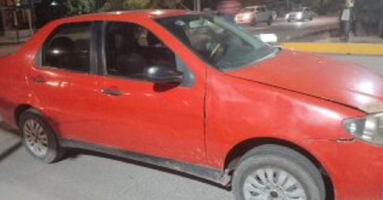 El procedimiento incluyó una persecución, secuestro de un arma y la detención de dos sospechosos.