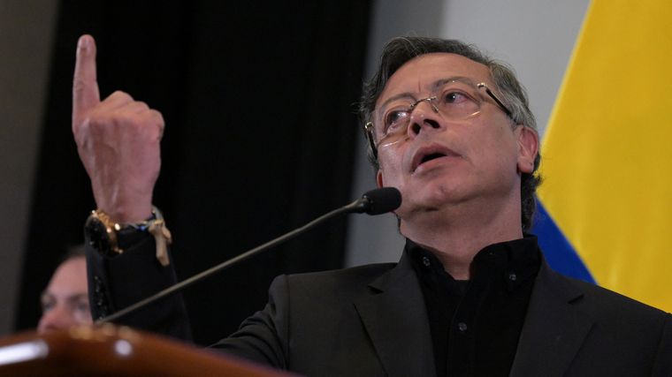 Petro ofreció una rueda de prensa tras la reunión en el embajada de Colombia en Washington DC.