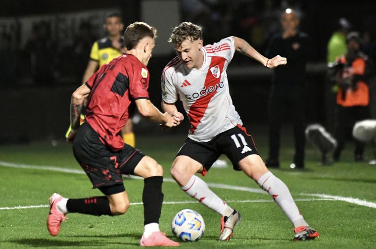 River y Platense se enfrentaron en el estadio Ciudad de Vicente López. Foto: FotoBaires