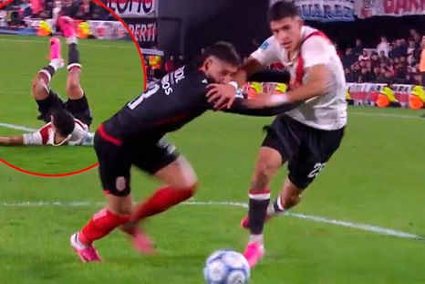 River reclamó un empujón a Lautaro Pereyra en el área. River reclamó un empujón a Lautaro Pereyra en el área.