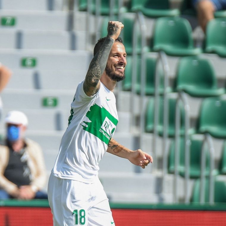 El Pipa, feliz con su gol y con la victoria Foto: Elche CF