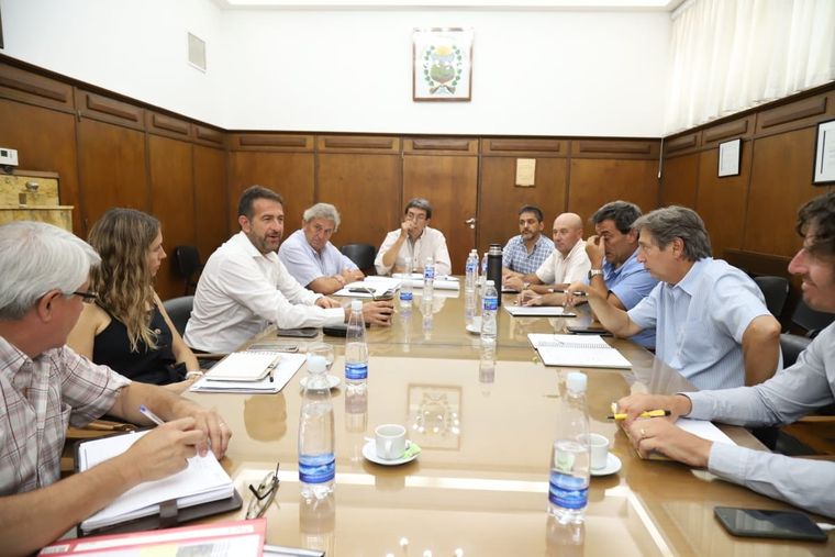 El Gobierno mantiene las obras que les ha prometido a los municipios.