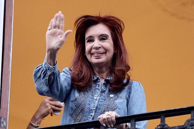 MDZol | Cristina Kirchner, en el balcón de su casa en Constitución