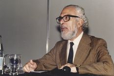 el homenaje a di benedetto finaliza en el teatro independencia