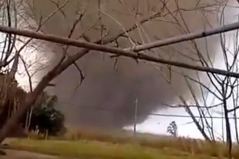 Un inusual tornado sorprendió al sur de la provincia de Santa Fe, causando importantes destrozos en áreas rurales. Un inusual tornado sorprendió al sur de la provincia de Santa Fe, causando importantes destrozos en áreas rurales.