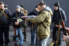 armas ucranianos Los ucranianos quieren más armas para luchar contra los rusos. Foto: Efe.