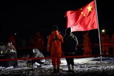 La cápsula que contenía materiales de la Luna aterrizó en Mongolia poco después de la 01:30 hora local del jueves.