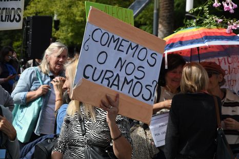 La brecha entre lo gana un jubilado y lo que necesita para vivir es cada vez más grande en Mendoza. La brecha entre lo gana un jubilado y lo que necesita para vivir es cada vez más grande en Mendoza.
