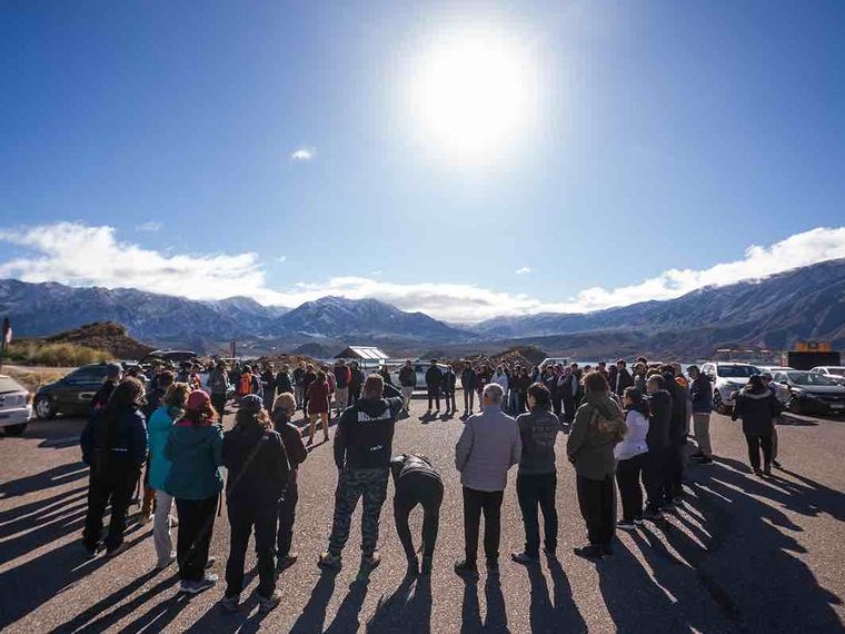 La actividad reunió a grupos ambientales, deportistas y vecinos que recorrieron distintos sectores para limpiar el dique Potrerillos. La actividad reunió a grupos ambientales, deportistas y vecinos que recorrieron distintos sectores para limpiar el dique Potrerillos.