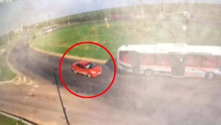 El Ford Ka de Caillava y Pérez quedó registrado en el ingreso a Resistencia. Foto: NA