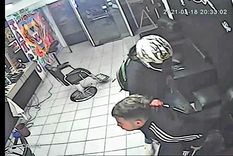 videos: violento robo en una barberia de godoy cruz