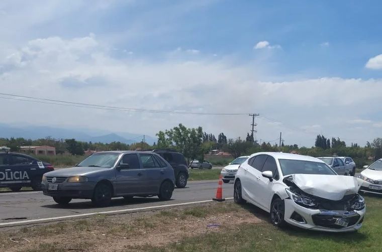¿Mover el auto tras un choque leve? La propuesta divide miradas: agilizar el tránsito o preservar la escena para definir responsabilidades. ¿Mover el auto tras un choque leve? La propuesta divide miradas: agilizar el tránsito o preservar la escena para definir responsabilidades.