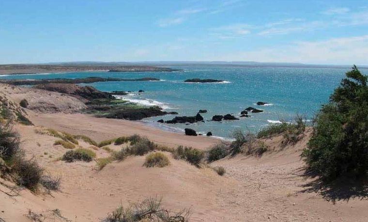 Hasta esta playa tranquila de Chubut llegan muy pocas personas Foto: Facebook El Faro Casas del Mar