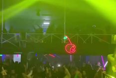 El bar-show es exclusivo para mujeres y en el boliche sólo suenan temas musicales que le cantan al desamor. Foto: Captura de video