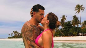 Leandro Paredes disfruta de unas merecidas vacaciones junto a Camila Galante.