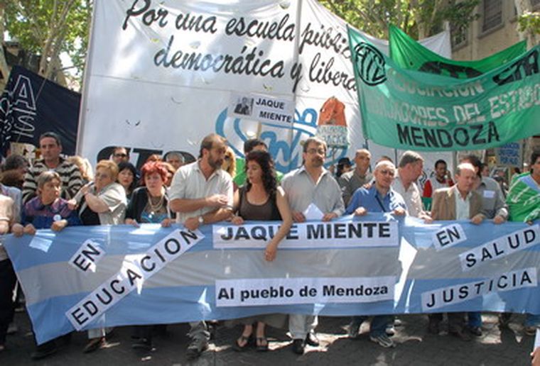 Los gremios no cesan su protesta. Foto: Marcelo Ruiz /MDZ
