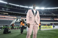 El entrenador del Torero bajó una pelota en el Monumental y volvió a ser tendencia en las redes sociales. Foto: EFE