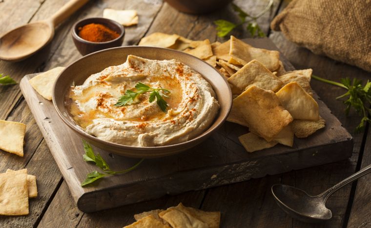 Hummus de alubias blancas Una receta muy sencilla para sorprender a tu familia. Foto: Shutterstock