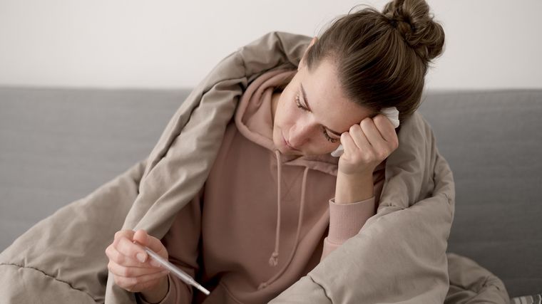 La fiebre es uno de los síntomas más comunes de la viruela del mono. Foto: Freepik La fiebre es uno de los síntomas más comunes de la viruela del mono. Foto: Freepik