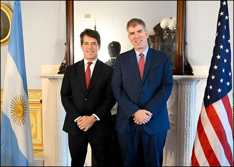 Nicolás Posse, junto al representante del Tesoro de los Estados Unidos