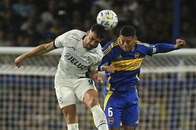MDZol | El zurdo marcador central salvó un gol sobre la línea frente al Rojo. Foto: Fotobaires