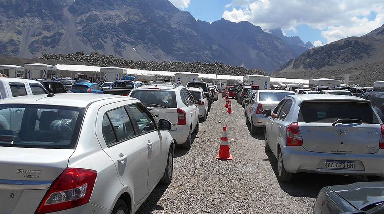 Antes de viajar a Santiago para el Black Friday es recomendable sumar pasajes, compras y franquicia para calcular el “precio real” de cada producto. Antes de viajar a Santiago para el Black Friday es recomendable sumar pasajes, compras y franquicia para calcular el “precio real” de cada producto.