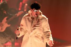 Bad Bunny en una de sus presentaciones. Foto: Photo by Kevin Mazur/Getty Images