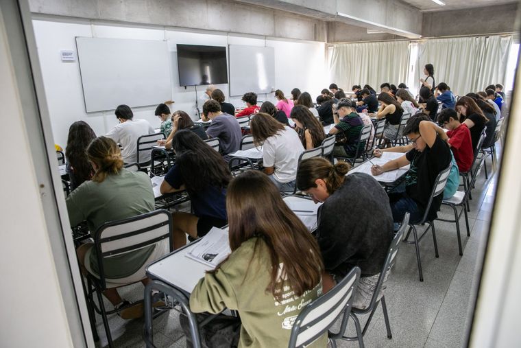 Se conocieron las notas de los exámenes de Lengua y Matemática de los aspirantes a los colegios de la UNCuyo. Se conocieron las notas de los exámenes de Lengua y Matemática de los aspirantes a los colegios de la UNCuyo.