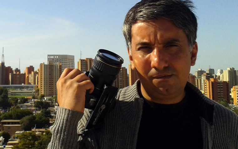 Ángel Emiro Urdaneta emigró hacia Argentina en el 2019 y si bien luego de mucho esfuerzo logró vivir de su profesión como director de TV, aún sueña con volver a su Maracaibo. Foto: Facebook