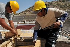 Trabajadores de la construcción. Foto: Nacho Gaffuri/MDZ
