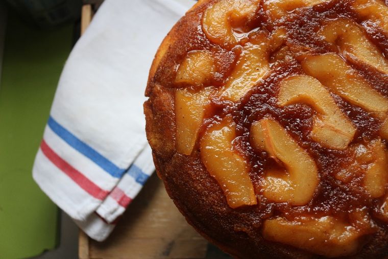 La tarta tatín se hace con manzanas. Hoy te presentamos una variante copada. Foto: Ponete el Delantal - Blog