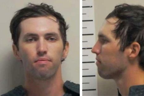 Foto de frente y de perfil de Tyler Robinson.