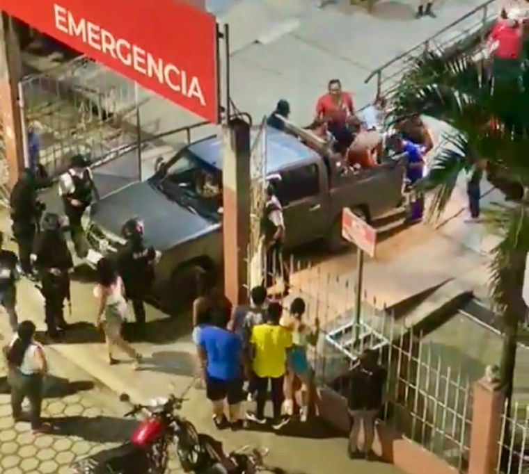Al menos tres personas fueron asesinadas y otras cinco resultaron heridas Foto: Captura de video