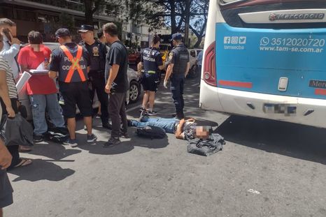 Un ladrón terminó arrollado tras robar un celular en un colectivo. Ocurrió este viernes a las 13 en la ciudad de Córdoba. Foto: Policía de Córdoba