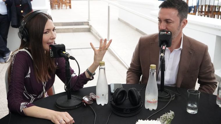 El diputado nacional Luis Petri pasó por MDZ Radio junto a su esposa, Cristina Pérez, y se refirió a la situación de la vitivinicultura. El diputado nacional Luis Petri pasó por MDZ Radio junto a su esposa, Cristina Pérez, y se refirió a la situación de la vitivinicultura.