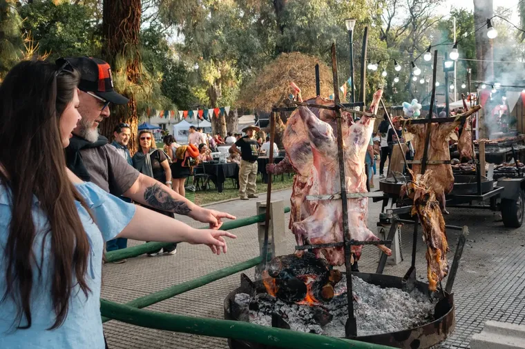Fiesta de la Plaza Chile en Mendoza. Fiesta de la Plaza Chile en Mendoza.