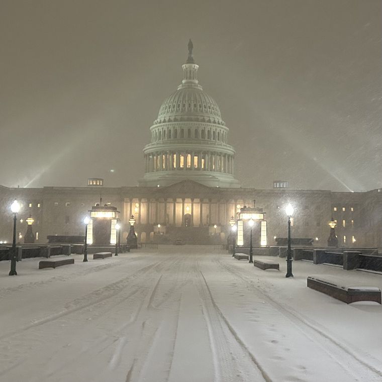 Más de 20 estados y Washington declararon la emergencia por la tormenta de nieve.