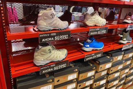 Cada año miles de argentinos eligen Chile para vacacionar y también comprar. Cada año miles de argentinos eligen Chile para vacacionar y también comprar.